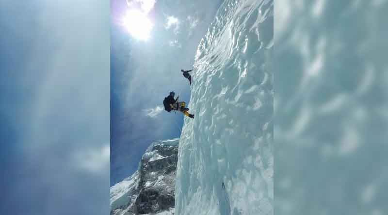 Despite Of Physical Problerm, 58 Year Old Man Bengali Climbed Mount Everest