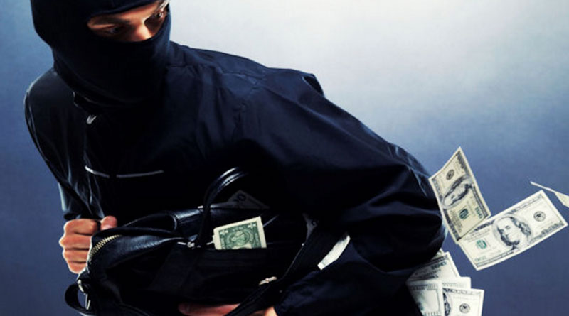 Dacoits loot Salt Lake household in daring evening raid