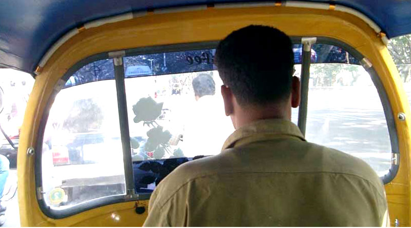 Auto driver returns Rs 1.5 lakh to commuter