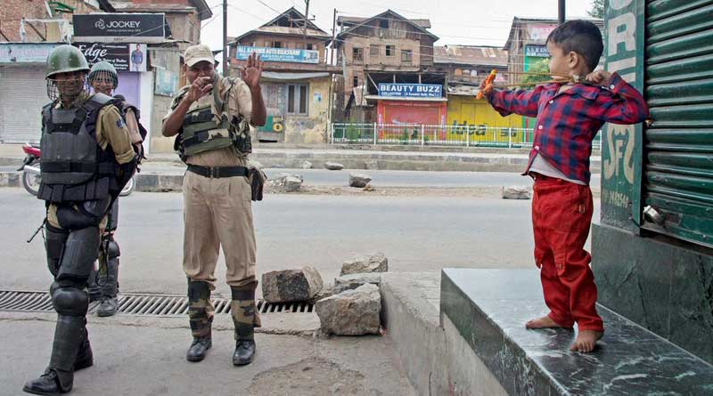  The picture of a kashmiri boy that shocked indians and create controversy
