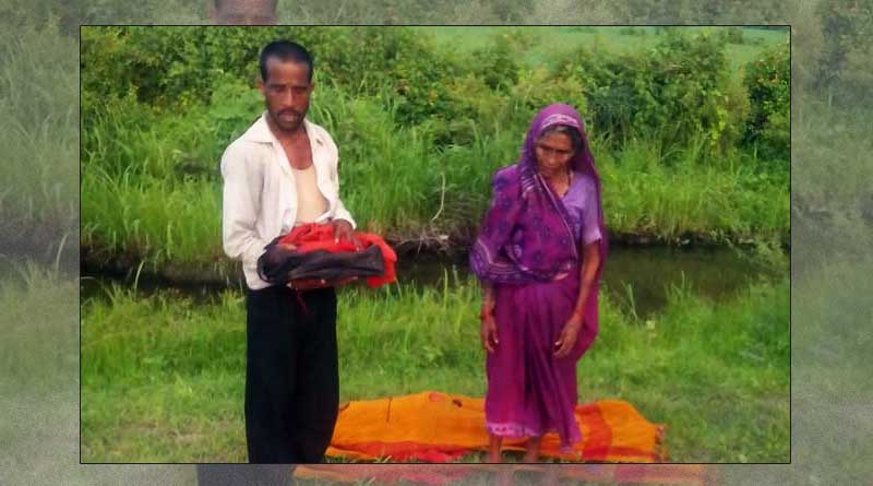 Wife died on bus. Man and little girl forced to exit it in rain