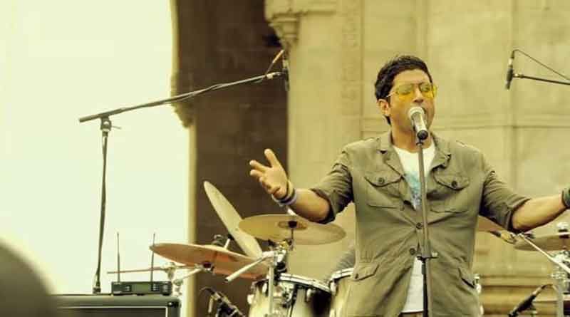 Farhan Akhtar rocks it in Jaago song from Rock On 2