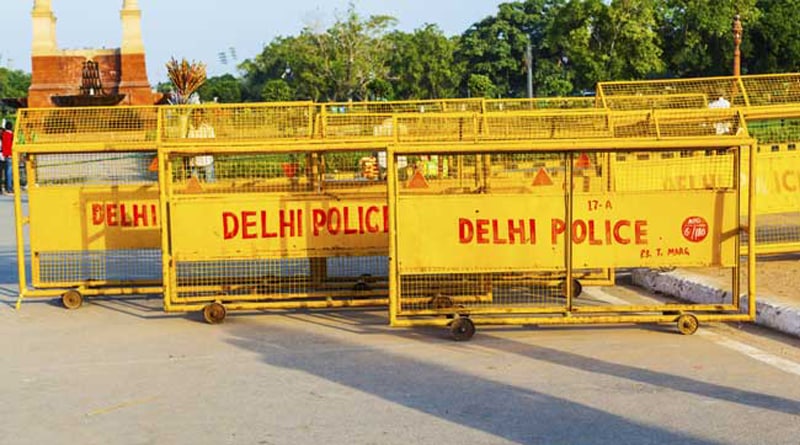Girl Screamed for 'Help' but it was a surprise for delhi Police