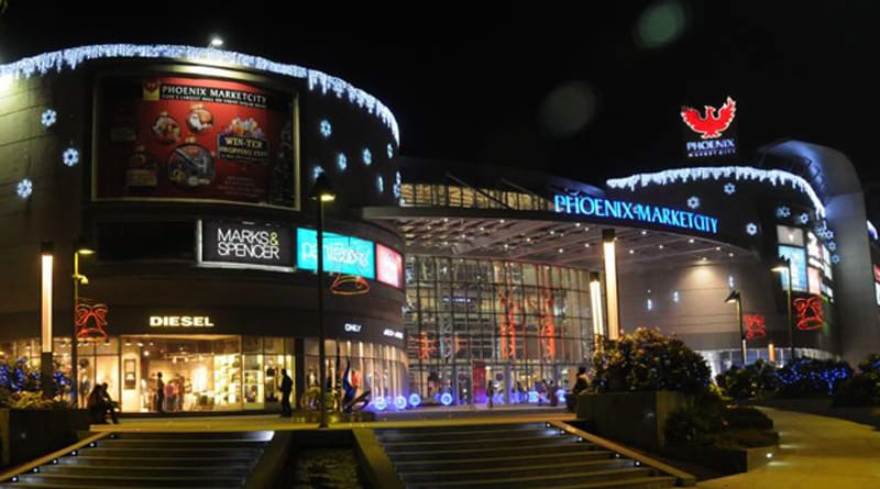 Shopping Mall authority refused entry of a family as they came by Auto 