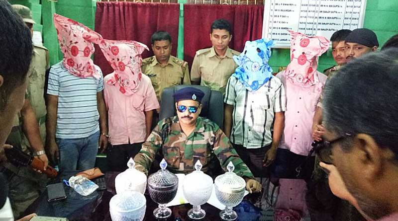 Snake venom worth Rs 400 cr seized, 4 smugglers arrested