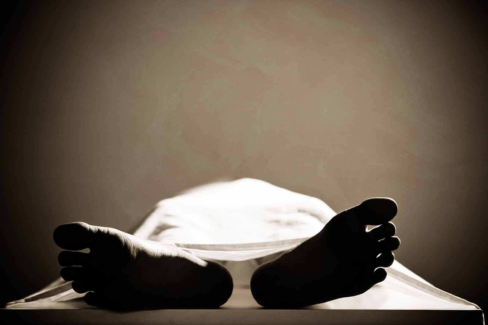 Deadbody of a railway staff remain in railline for fourteen hours, others workers shows anger