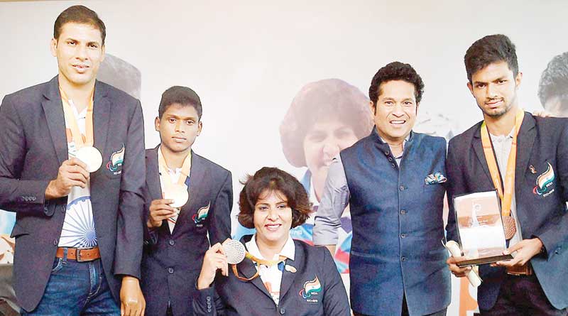 Sachin Tendulkar felicitates Paralympians 