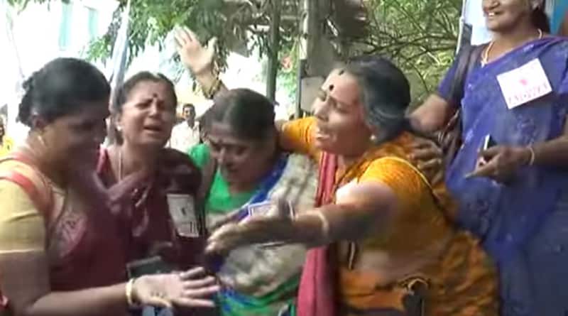Akhilesh Yadav Gives Compensation Over Bank Queue Deaths
