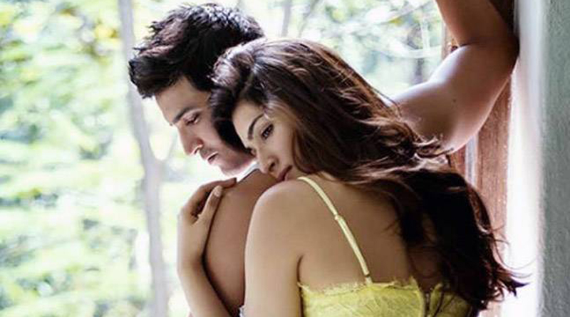 Kriti Sanon Constantly Keeps A Check On Her Alleged Boyfriend Sushant Singh Rajput