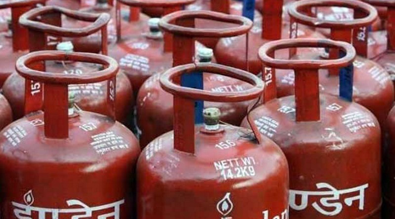 People burst after LPG gas cylinders weighing less than normal