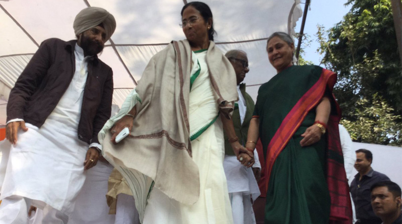  Jaya Bachchan joins Mamata Banerjee at Trinamool's protest against DeMonetisation at Jantar Mantar, Delhi