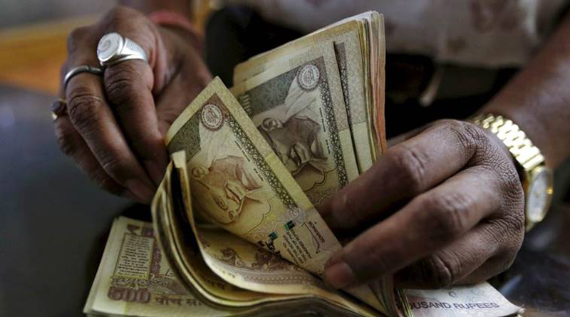 Government extends acceptance of Rs 500 and Rs 1000 notes for public utility and fuel payment till November 24.