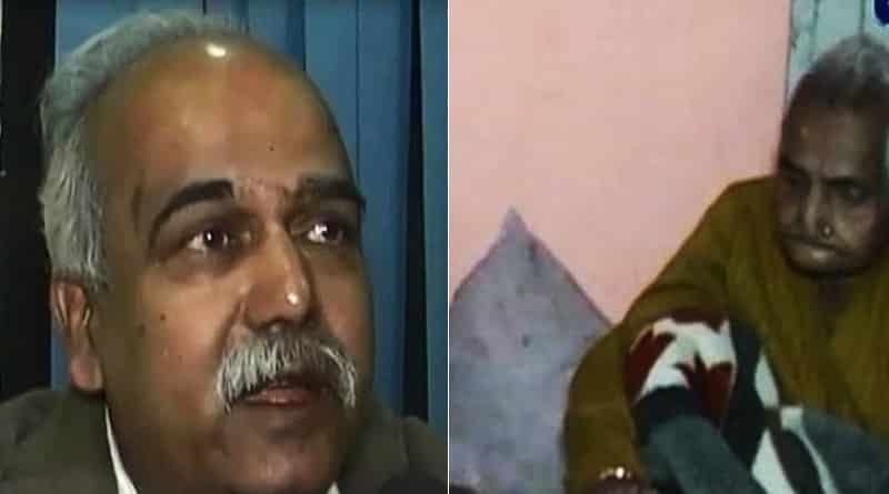 Bank Manager himself delivers pension to an Old Woman’s House