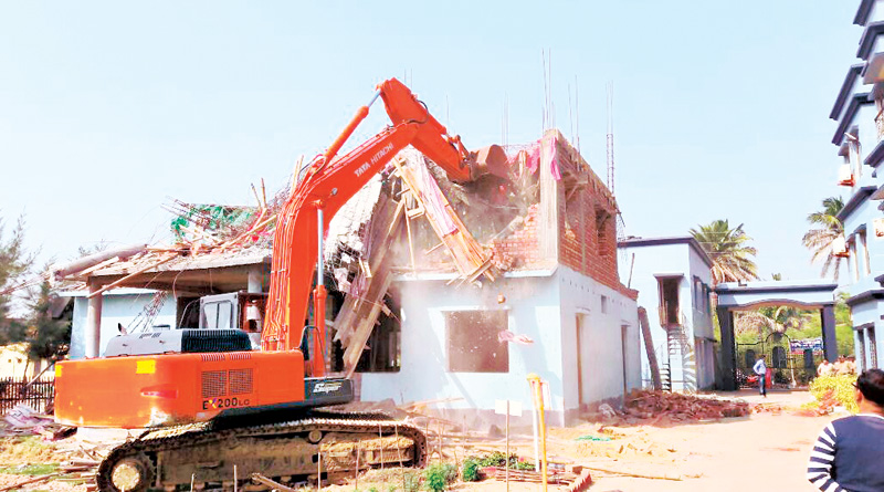 Authority demolished illegal hotels in Mandarmani, Officer in charge closed