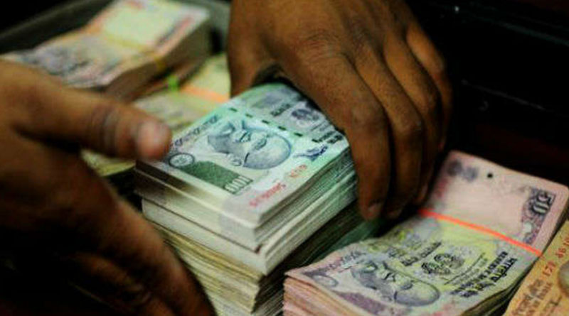 West Bengal girl returns bag full of cash to owner, lauded for honesty  