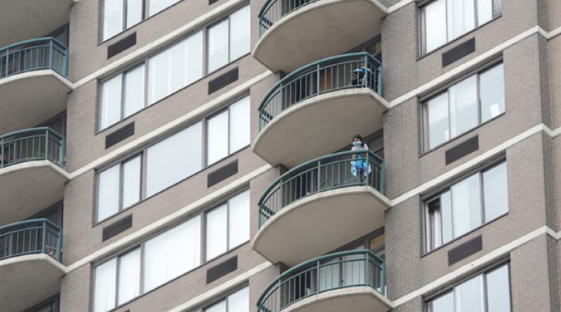 Woman allegedly threw 5-year-old from 15th floor