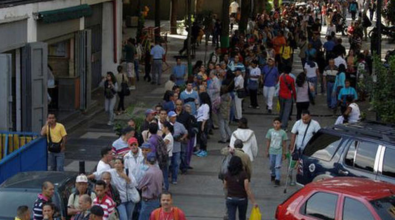 President has delayed the withdrawal of the 100-bolivar banknote