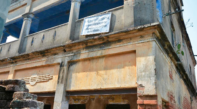 Rickety building housing katwa employment exchange