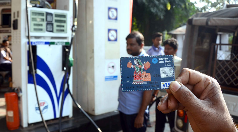 From monday onwards petrol pumps across the country won't accept cards