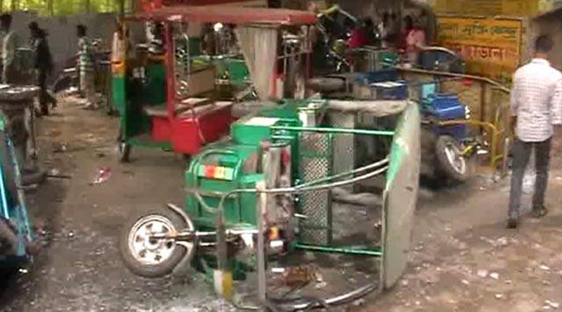Auto and Toto drivers’ clash in Bandel