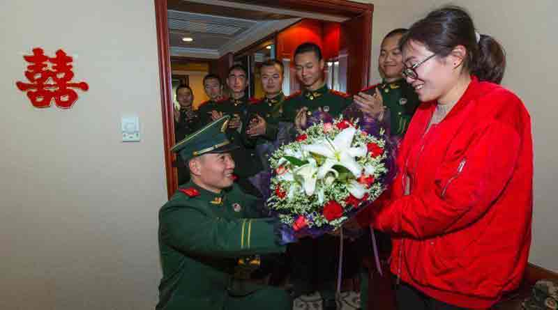police-officer-in-china-puts-duty-first-gets-married-on-railway-platform