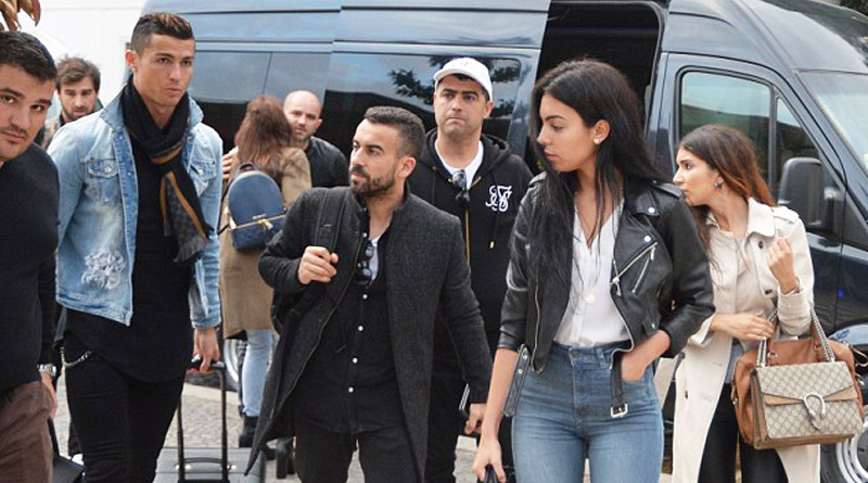 Ronaldo and girlfriend are mobbed by fans 