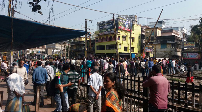 TMC Workers stage agitation in shyamnagar station protesting arrest of Sudip Bandopadhay