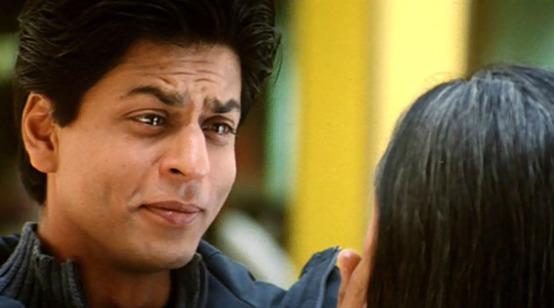 With teary eyes SRK mourns Fan’s death