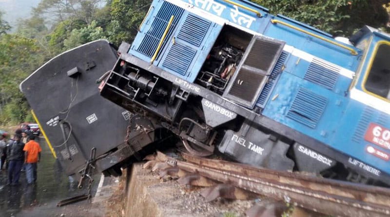  Toy train of Darjeeling Himalayan railways derailed at Kurseong, several inured