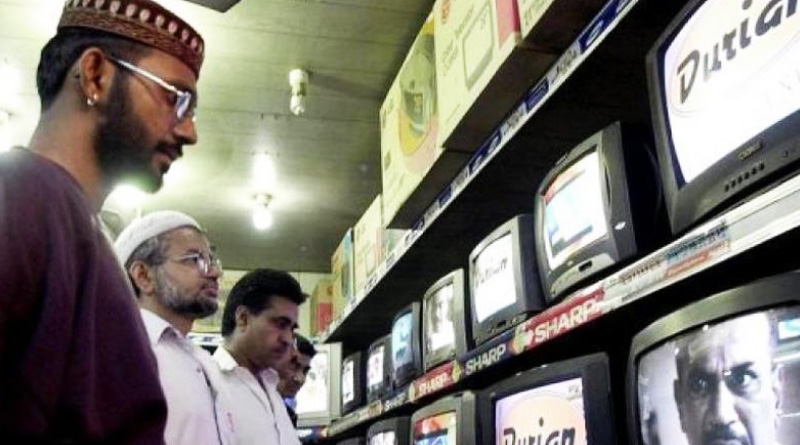 Pak High Court permits private channels to telecast Indian films