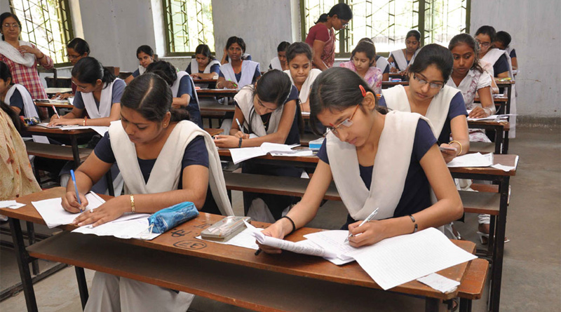 Police help HS Student to get her specs at Examination hall in Asansol | Sangbad Pratidin
