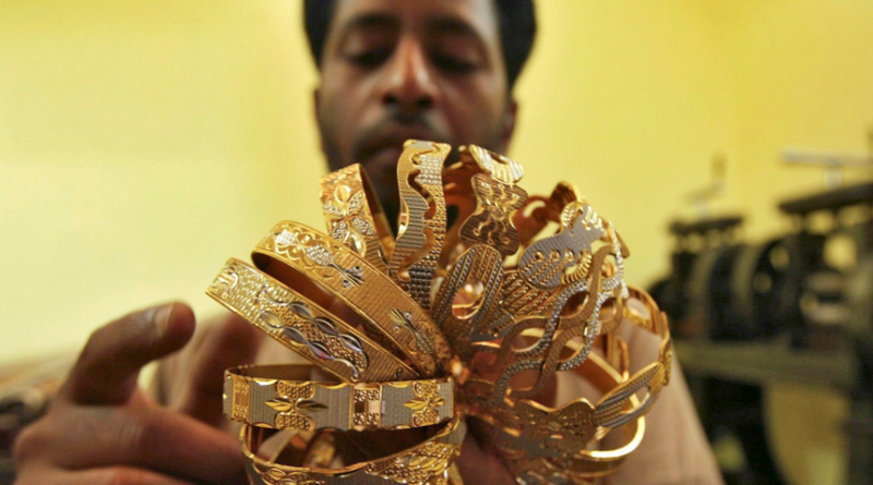 Gold Price news in Bangla: Customers still not buying enough jewelry despite regular fall of prices | Sangbad Pratidin