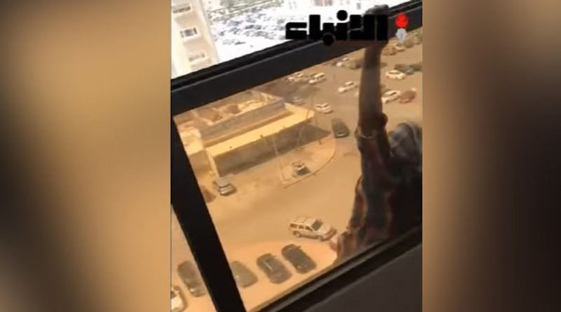 land lady clicked pics as woman tries to commit suicide