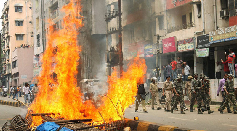 Clashes between TMC workers and independent supporters in Islampur