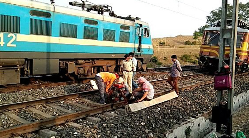 Maoists blew up railway tracks in Jharkhand, service disrupted