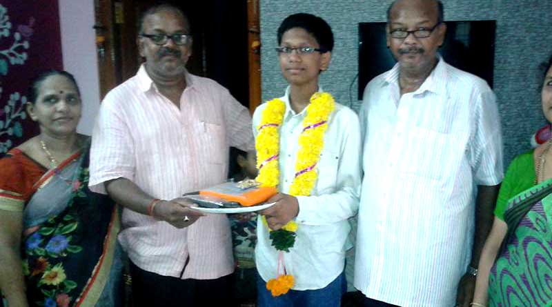 Samosa seller’s son bags 64th rank in JEE Advanced exam
