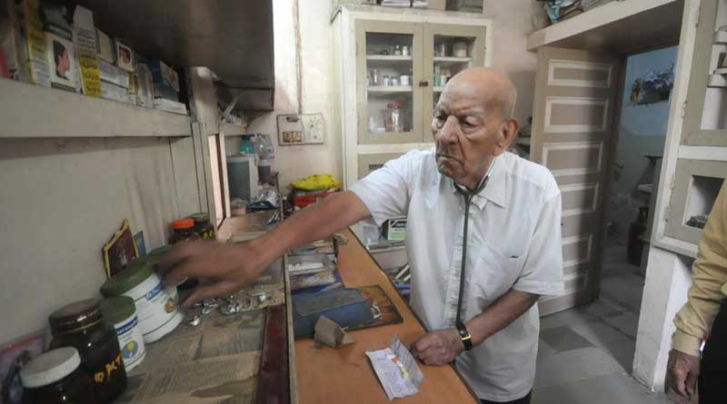 Pune’s 102-year-old doctor still treats patients 7 days a week 