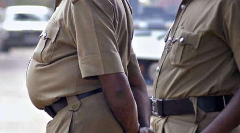 Policeman beaten up by some people in canning police station