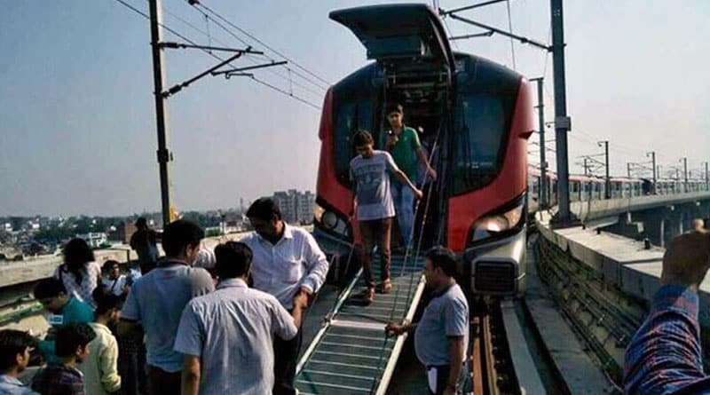 100 commuters stuck on Lucknow metro on day one