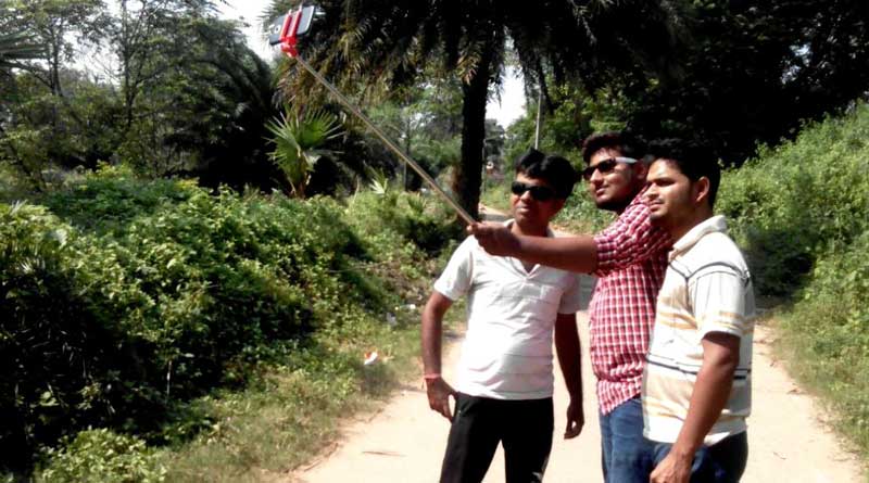Haunted village in Asansol becomes selfie spot on Laxmi Puja