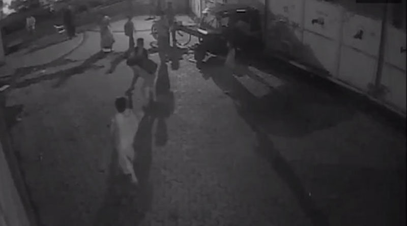 Mumbai man slaps woman unconscious, people kept watching