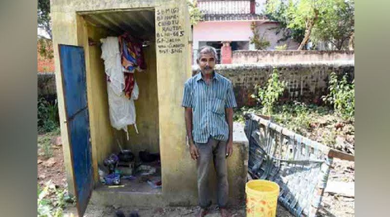 Odisha: this man man  lives inside Swacch toilet