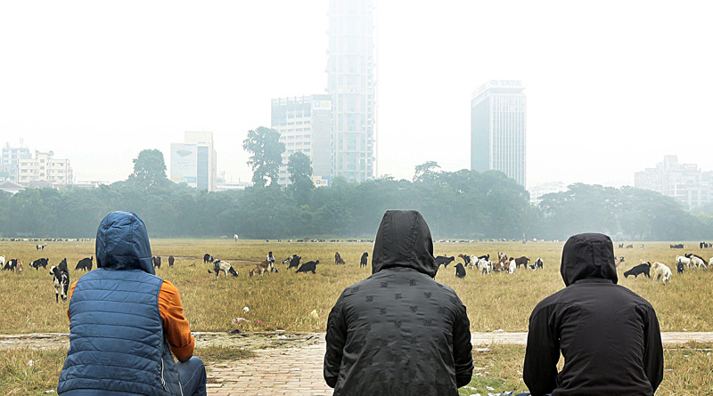 Dense fog hits rail, air services in West Bengal