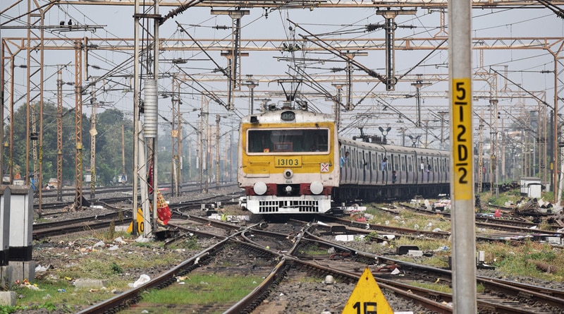Youth crushed under train wheels in Howrah