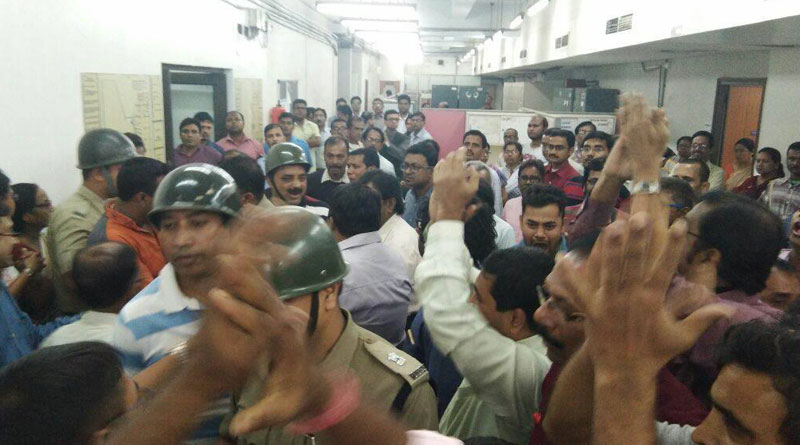 workers agitation at swastha bhawan in protest of alleged transfer, one dead