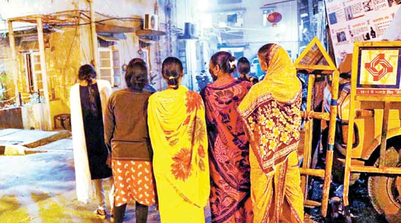 Victim’s friends came to Mumbari to sick justice from fake lover