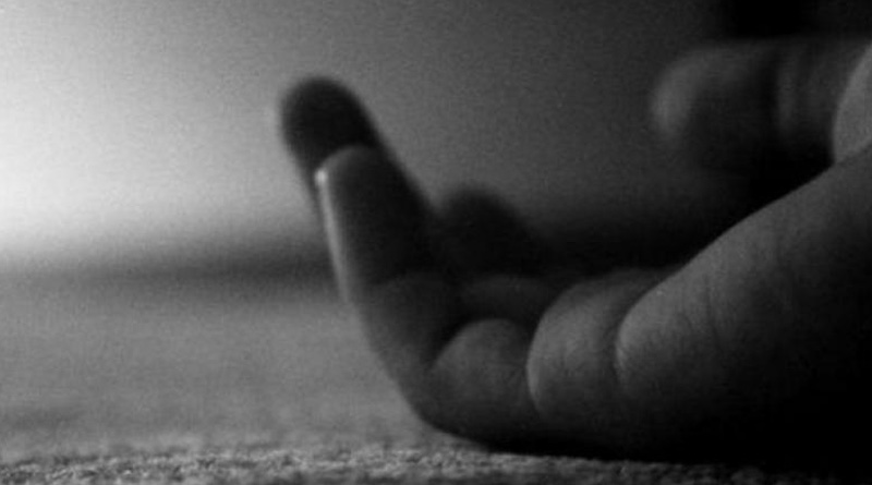 Kolkata: Woman found with slit throat, affair suspected