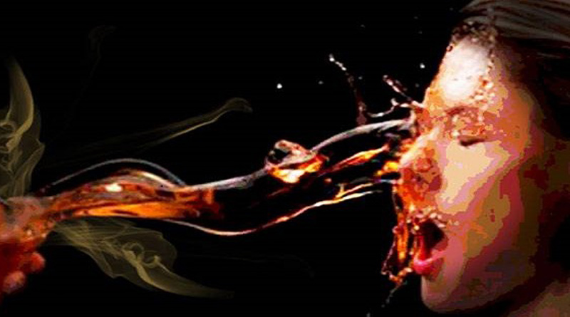 A man throws acid on wife in South 24 parganas | Sangbad Pratidin
