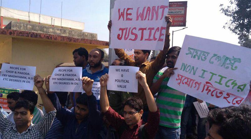 Unemployed youths show agitation against Rail recruitment process