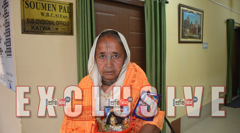 Seeking ‘home for god’ Katwa woman approaches authorities